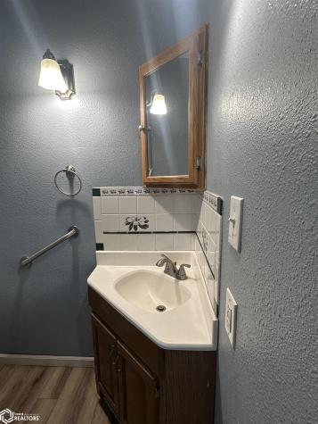 227 Moorhead Iowa Falls IA 50126