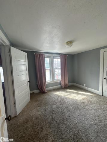 227 Moorhead Iowa Falls IA 50126