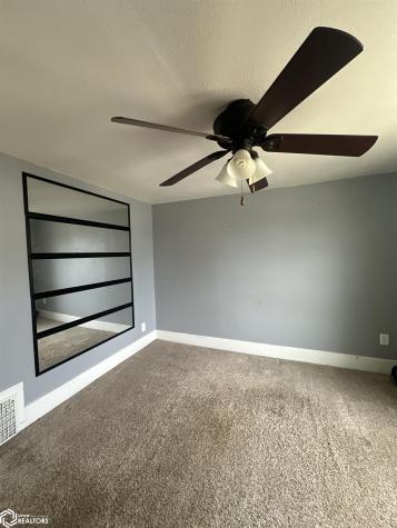 227 Moorhead Iowa Falls IA 50126