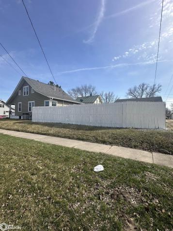 227 Moorhead Iowa Falls IA 50126