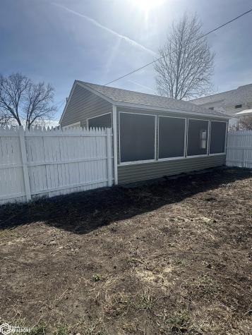 227 Moorhead Iowa Falls IA 50126