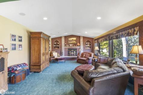 125 N Crescent Drive Mason City IA 50401