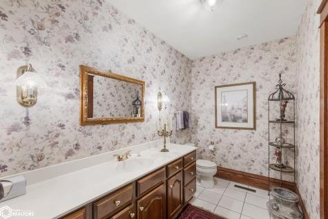 125 N Crescent Drive Mason City IA 50401