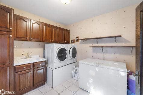 125 N Crescent Drive Mason City IA 50401