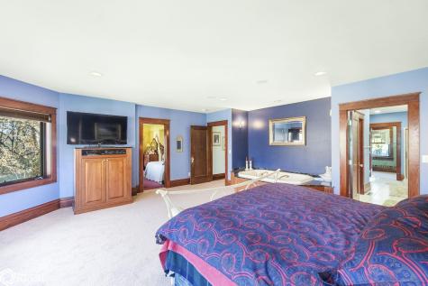 125 N Crescent Drive Mason City IA 50401