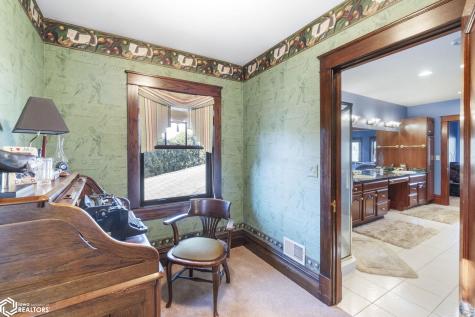 125 N Crescent Drive Mason City IA 50401