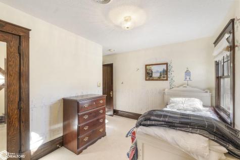 125 N Crescent Drive Mason City IA 50401