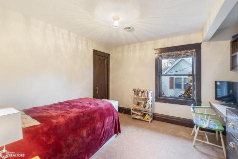 125 N Crescent Drive Mason City IA 50401