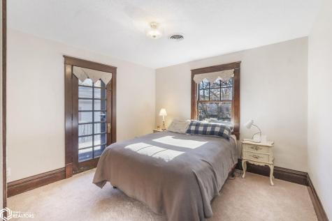 125 N Crescent Drive Mason City IA 50401