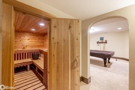 125 N Crescent Drive Mason City IA 50401