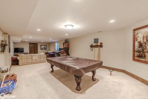 125 N Crescent Drive Mason City IA 50401