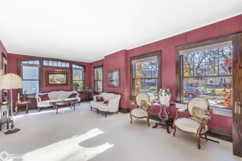 125 N Crescent Drive Mason City IA 50401