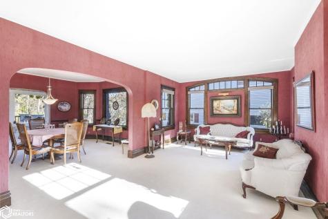 125 N Crescent Drive Mason City IA 50401