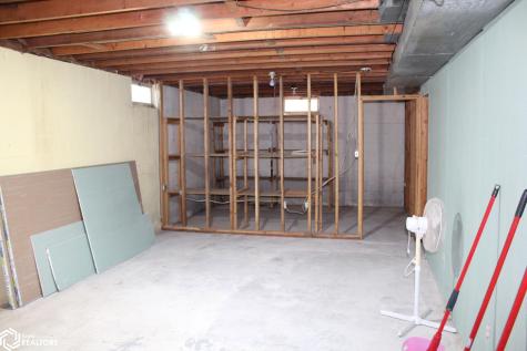 335 E Lyons Street Garner IA 50438