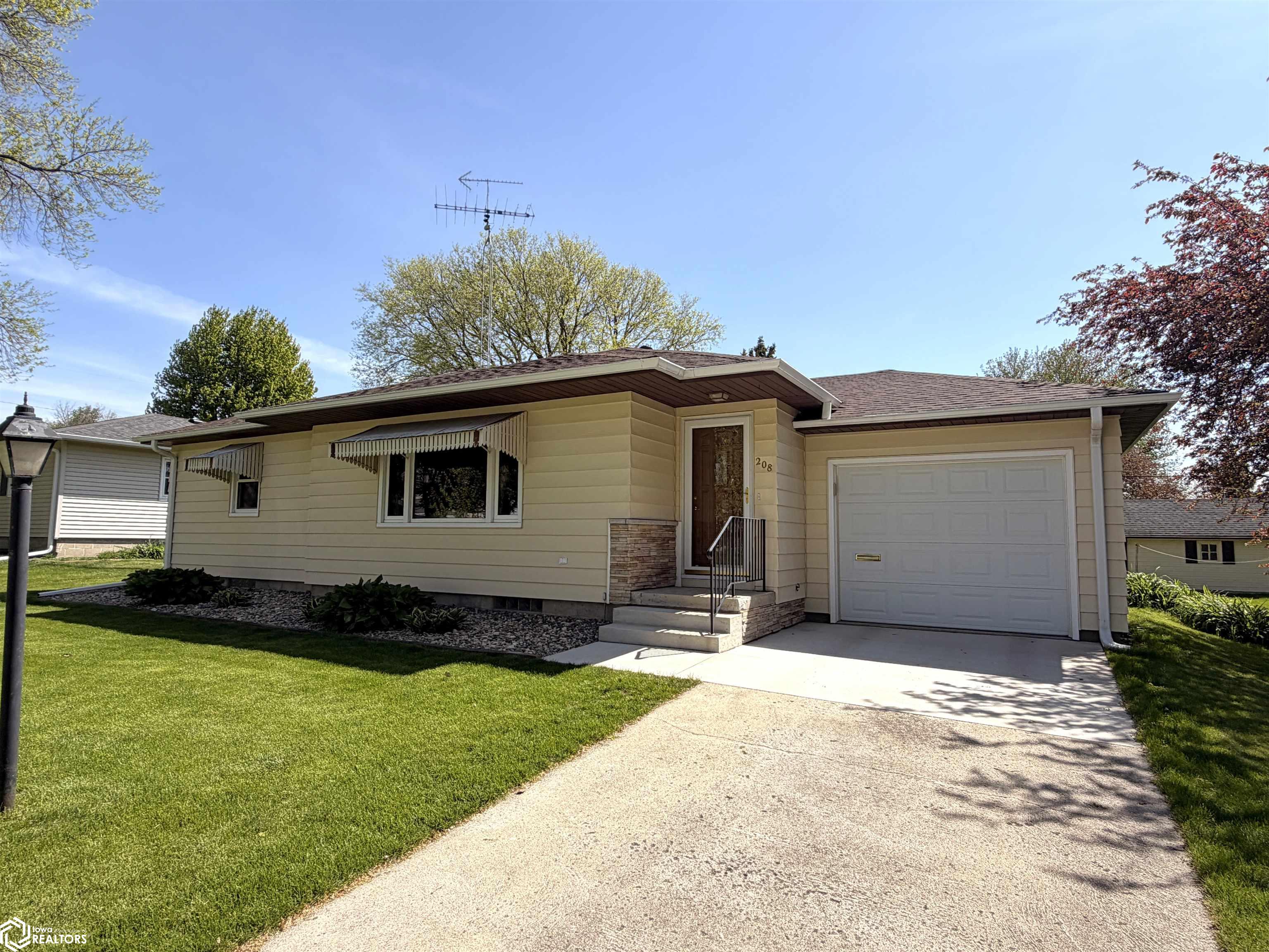 208 7th Street SE Hampton IA 50441