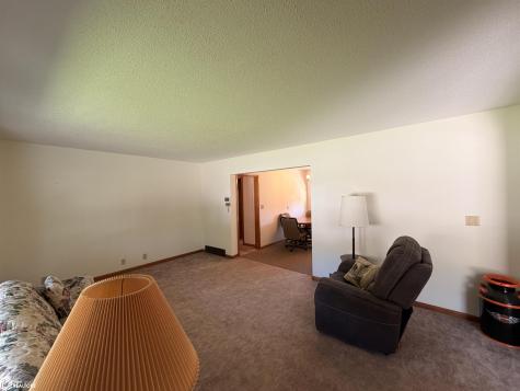 208 7th Street SE Hampton IA 50441