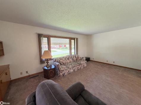 208 7th Street SE Hampton IA 50441