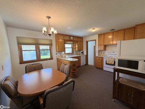 208 7th Street SE Hampton IA 50441
