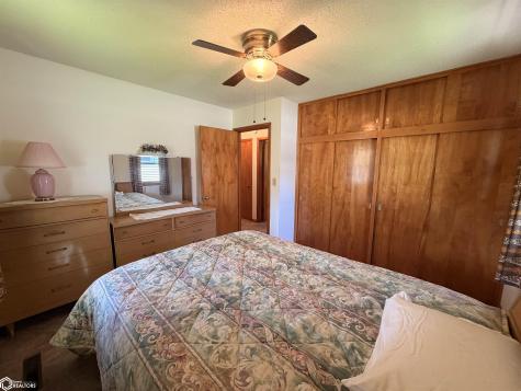 208 7th Street SE Hampton IA 50441