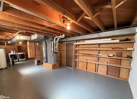 208 7th Street SE Hampton IA 50441