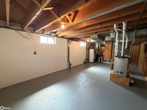 208 7th Street SE Hampton IA 50441