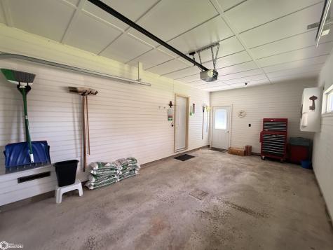 208 7th Street SE Hampton IA 50441