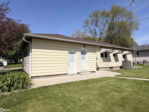 208 7th Street SE Hampton IA 50441