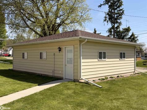 208 7th Street SE Hampton IA 50441