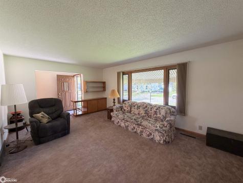 208 7th Street SE Hampton IA 50441