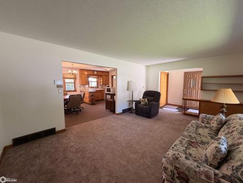 208 7th Street SE Hampton IA 50441