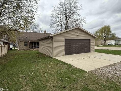 400 S 9th Street Clear Lake IA 50428