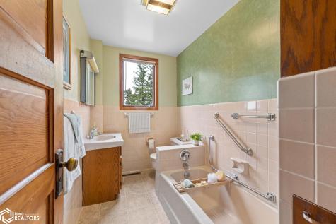 2480 Palm Avenue Garner IA 50438