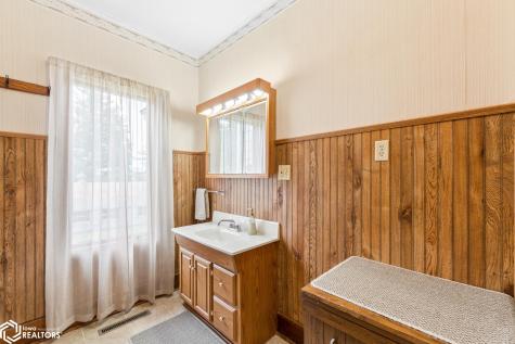 2480 Palm Avenue Garner IA 50438