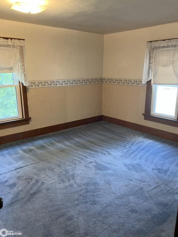 319 N 6th Street Sheffield IA 50475