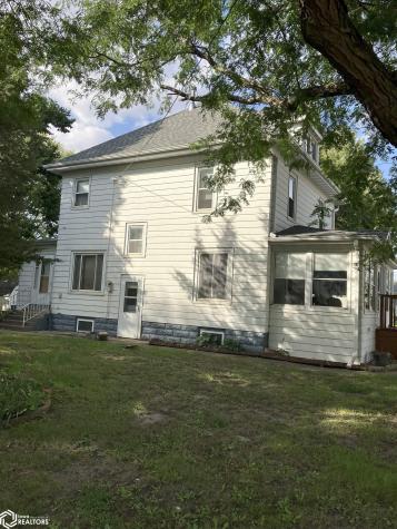 319 N 6th Street Sheffield IA 50475