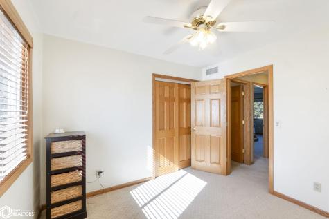 16 Lexington Square Mason City IA 50401