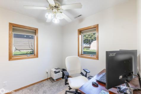 16 Lexington Square Mason City IA 50401