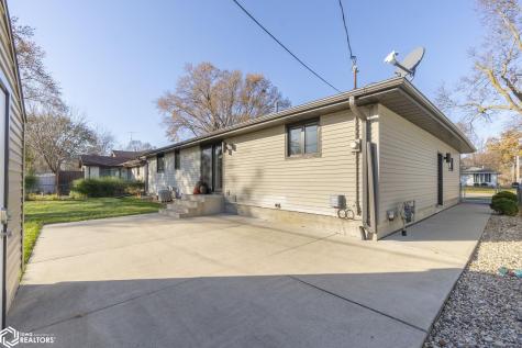 1621 7th Place SW Mason City IA 50401