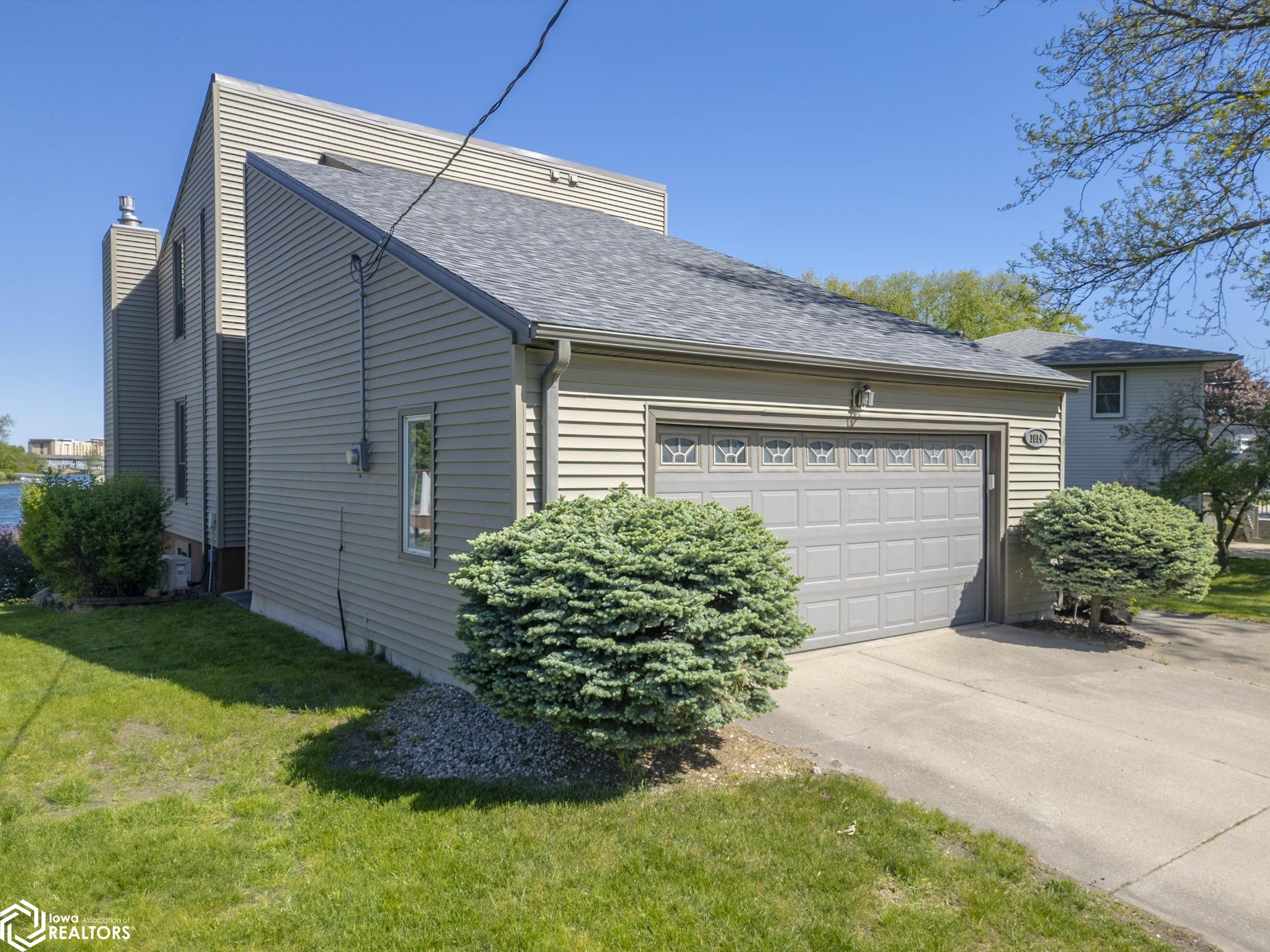 1814 Springview Drive Mason City IA 50401