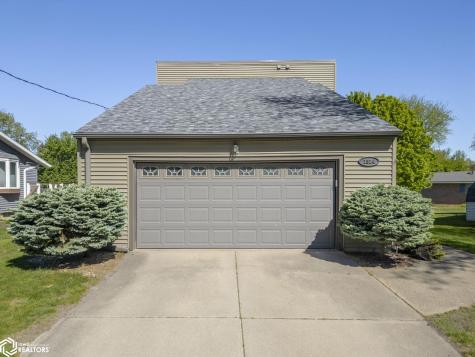 1814 Springview Drive Mason City IA 50401