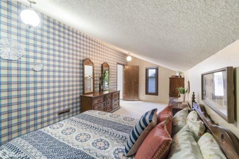 1814 Springview Drive Mason City IA 50401