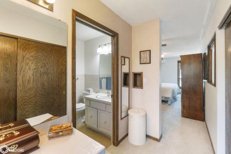 1814 Springview Drive Mason City IA 50401