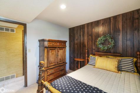 1814 Springview Drive Mason City IA 50401