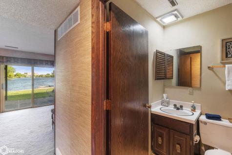 1814 Springview Drive Mason City IA 50401