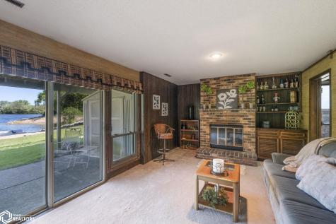 1814 Springview Drive Mason City IA 50401