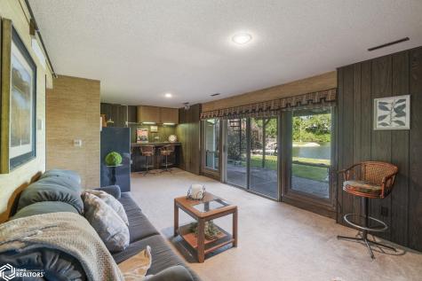 1814 Springview Drive Mason City IA 50401