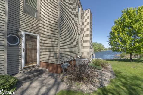 1814 Springview Drive Mason City IA 50401