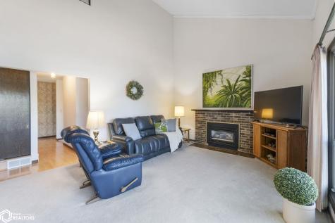 1814 Springview Drive Mason City IA 50401