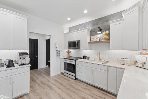 401 Bedford Court Clear Lake IA 50428