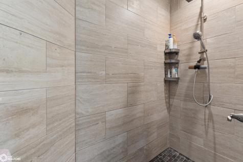 401 Bedford Court Clear Lake IA 50428